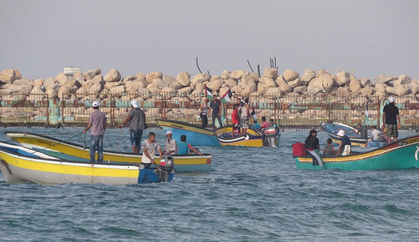 توافد الفلسطينيين للمشاركة بالحراك البحري في قطاع غزة 