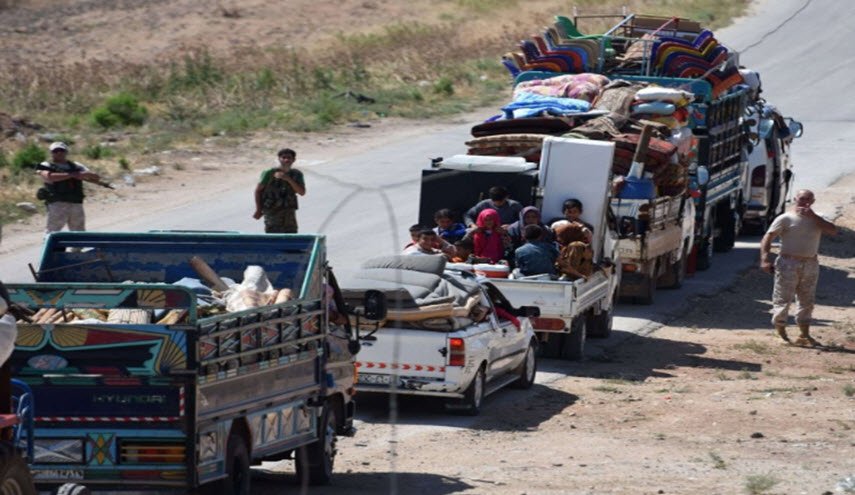  شاحنات تقل رجالا ونساء وأطفالا تغادر آخر جيب لـ'داعش'