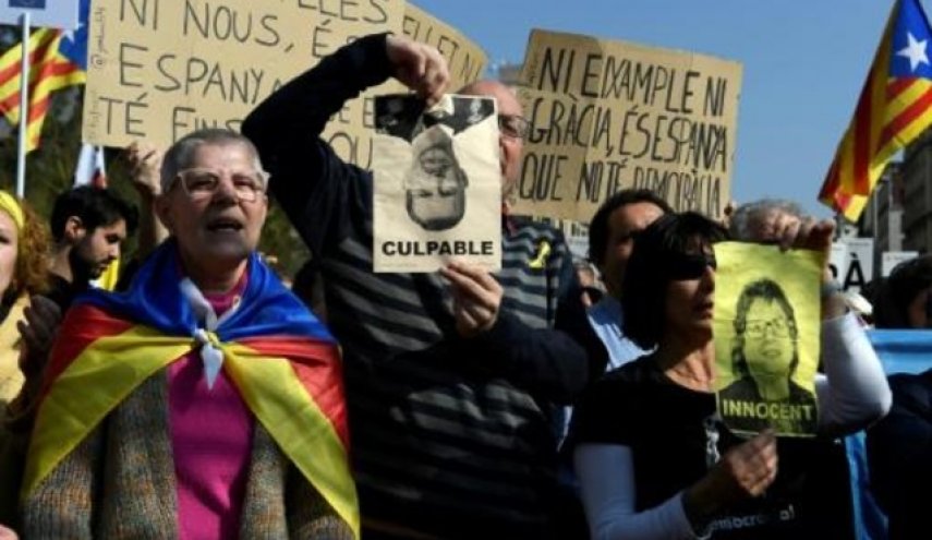 اضراب في كاتالونيا احتجاجا على محاكمة انفصاليين
