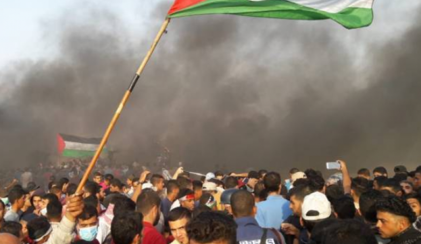 آتش زدن عکس «ترامپ» در تظاهرات الخلیل+تصاویر
