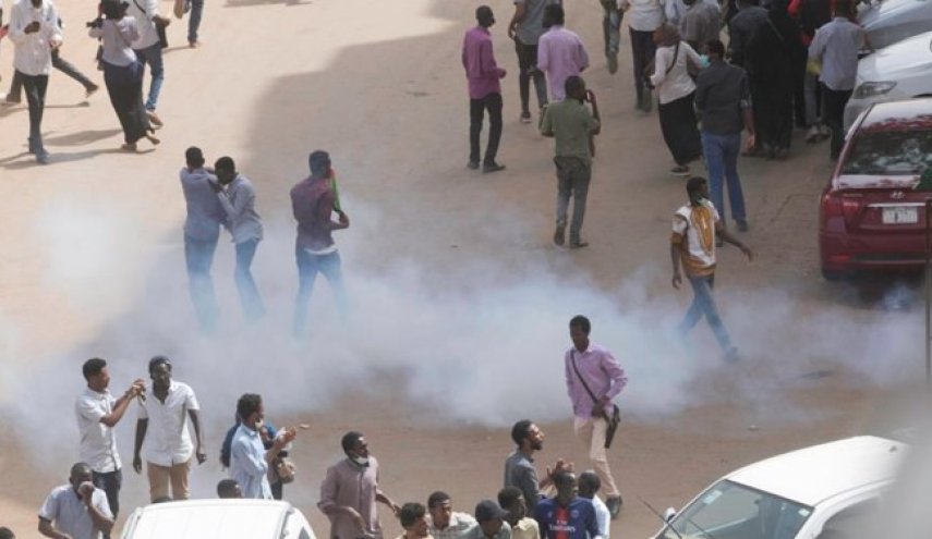 استمرار اعتراضات در سودان و بازداشت تعدادی از رهبران معارض