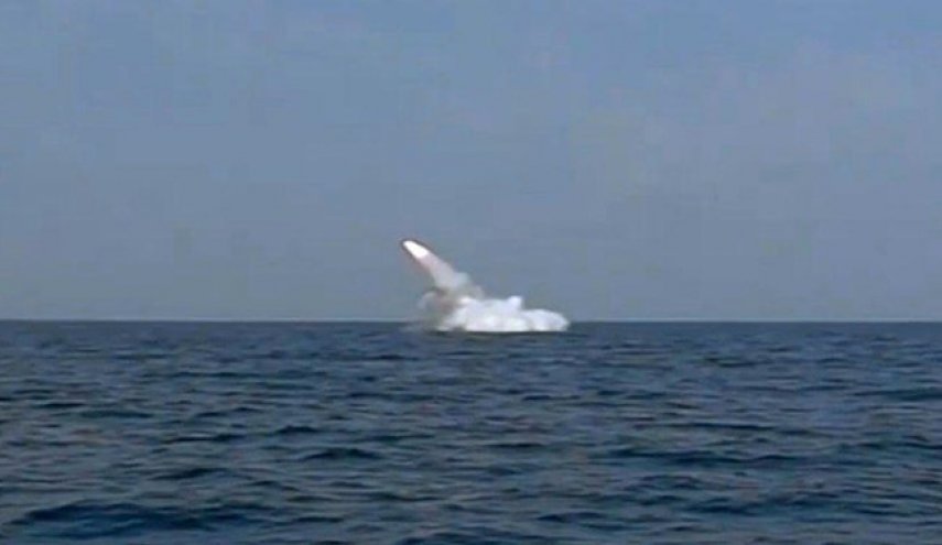 شلیک موفق موشک کروز از زیردریایی کلاس غدیر در رزمایش «ولایت۹۷»
