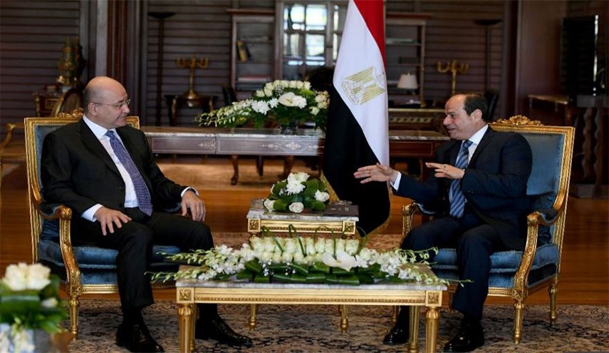 عراقيون يستنكرون غياب علم بلادهم عن لقاء صالح والسيسي