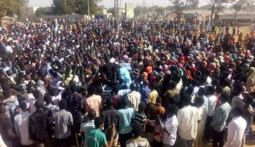 تظاهرات تجتاح المدن السودانية وتطالب باسقاط النظام