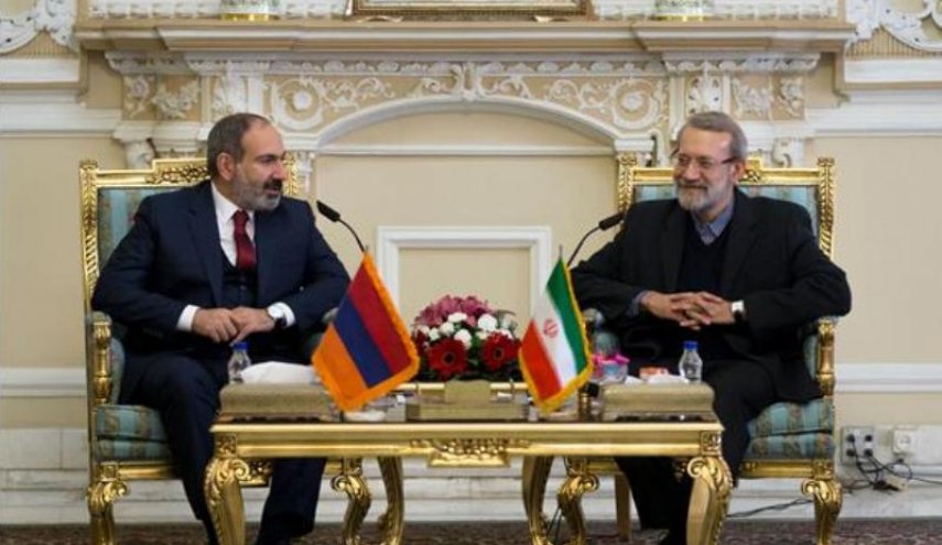 لاريجاني يؤكد ضرورة تعزيز التعاون بين طهران ويريفان