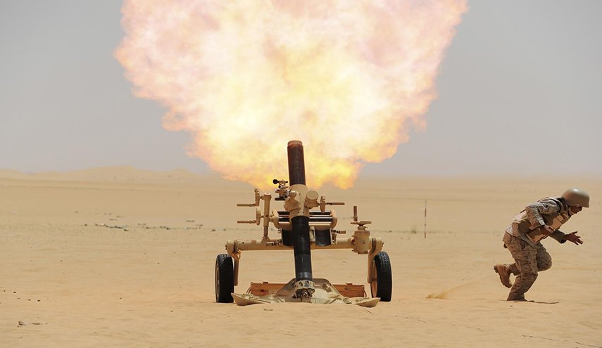 لحظۀ انفجار یک مین در مسیر خودروی نظامی سعودی