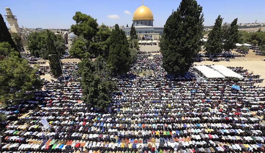 أكثر من 30 ألف أدوا صلاة الجمعة في المسجد الأقصى ومصلى الرحمة

