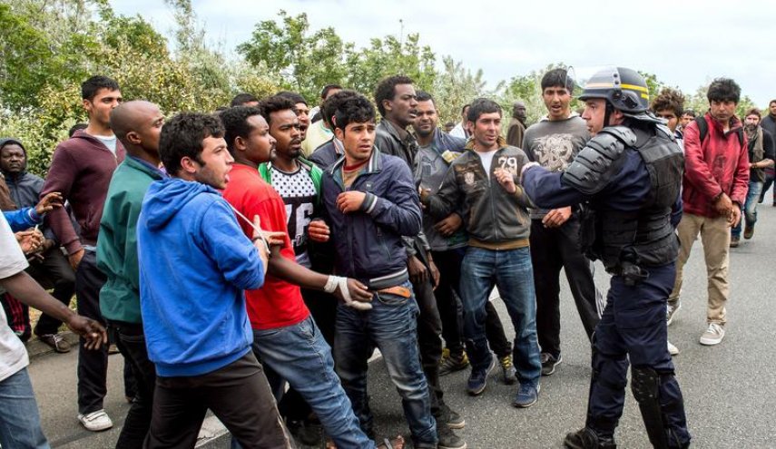 اعتقال عشرات المهاجرين قد وصلوا فرنسا