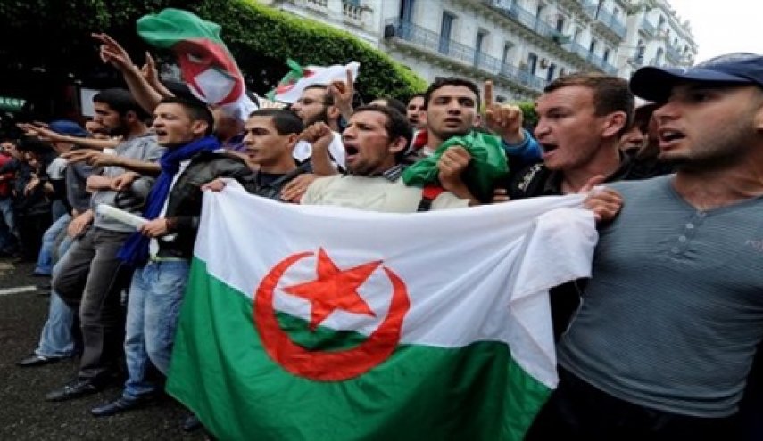 المعارضة الجزائرية تدعو الجيش لحماية 'مطالب الشعب'