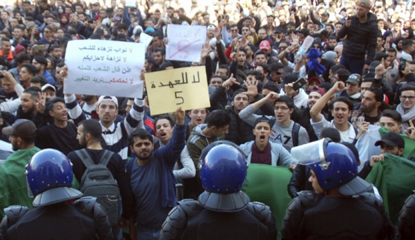  الجزائر: تجدد الاحتجاجات ضد 'العهدة الخامسة' لبوتفليقة