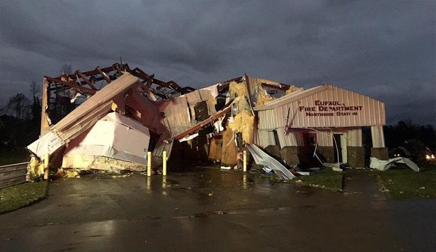 مصرع 22 شخصاً جرّاء الإعصار بولاية ألاباما الأمیرکیة
