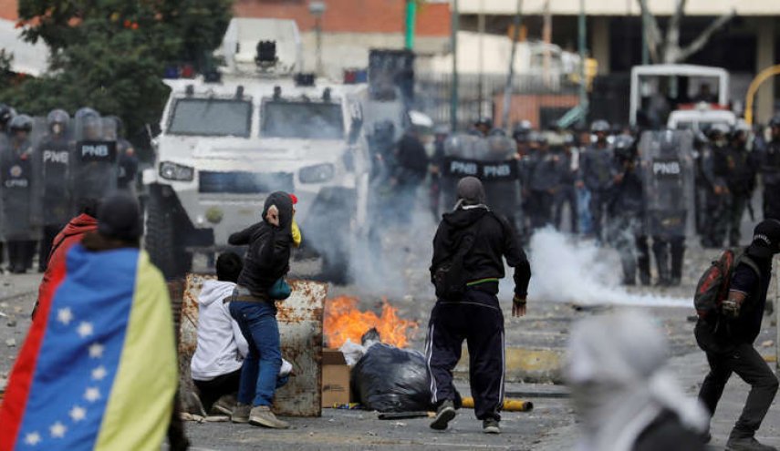 مواجهات عنيفة بين الشرطة ومحتجين في كاراكاس