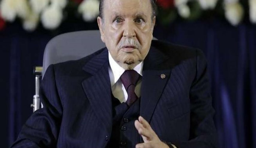 بوتفلیقه برای دوره پنجم ریاست جمهوری کاندید نخواهد شد/ انتخابات الجزایر به تعویق افتاد