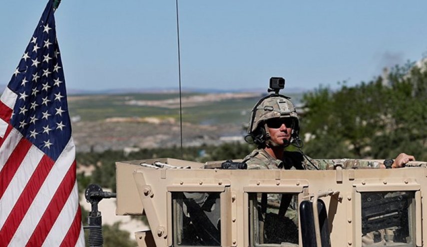 خروج یک کاروان نظامی آمریکا از رقه سوریه به سمت مرزهای عراق
