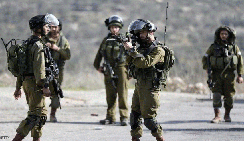 اصابة شاب فلسطيني برصاص قوات الاحتلال الاسرائيلي