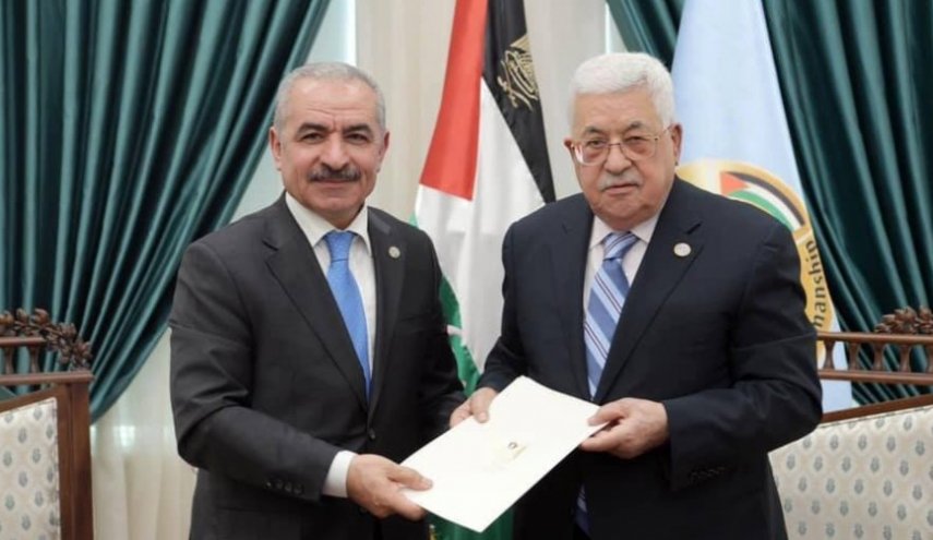 عباس يكلف اشتية بتشكيل حكومة فلسطينية جديدة