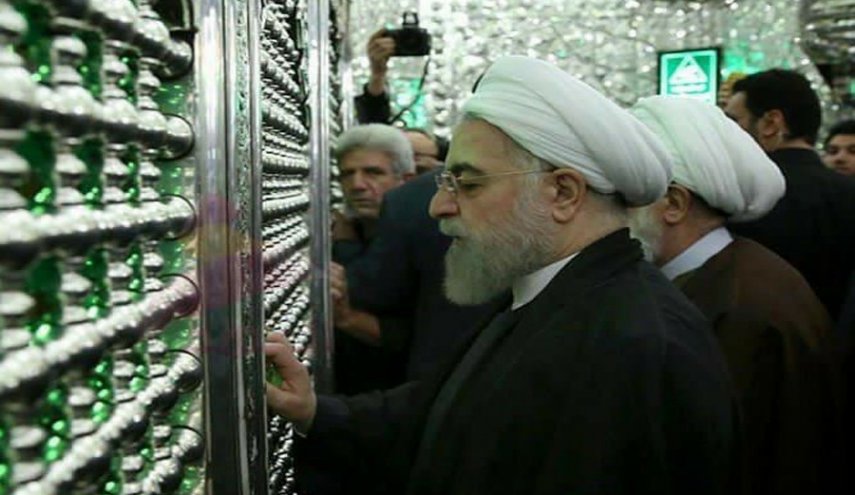 الرئيس روحاني يزور مرقد الإمامين الكاظمين