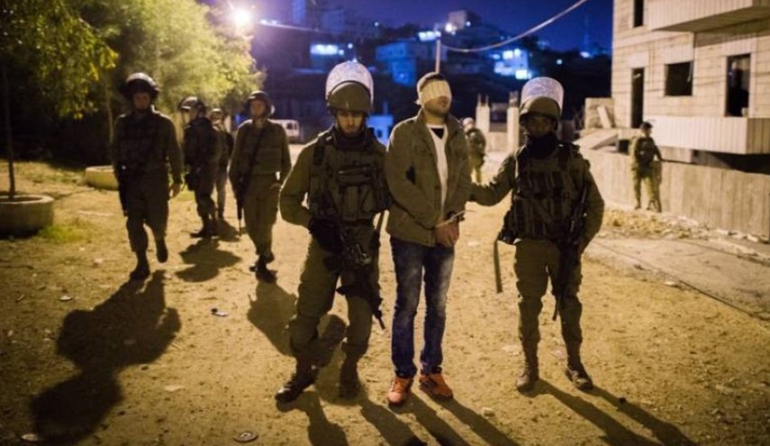 الاحتلال يعتقل 10 مواطنين في الضفة الغربية المحتلة 