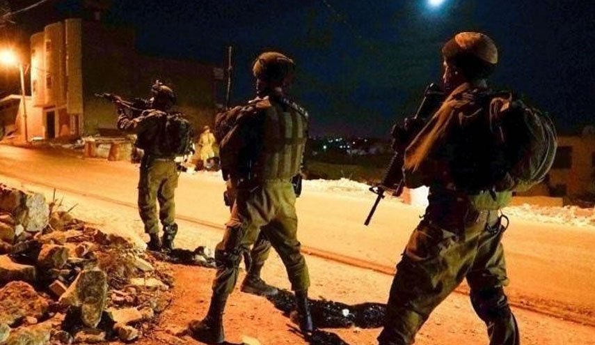 الاحتلال يعتقل 11 فلسطينيا من الضفة الغربية