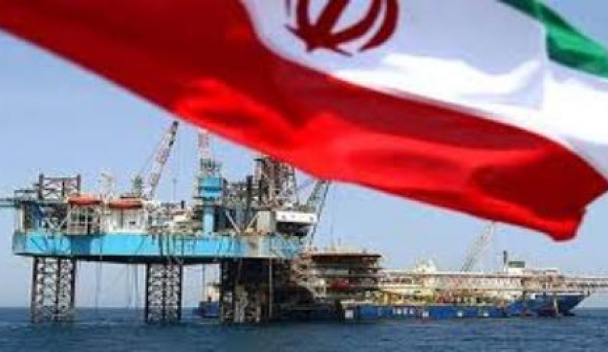رویترز: آمریکا صادرات نفت ایران را به کمتر از یک میلیون بشکه در روز می‌رساند