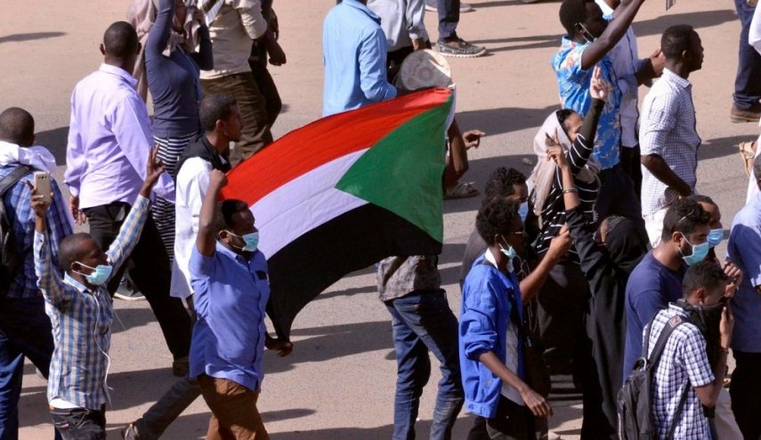 السودان.. احتجاجات تزامنا مع أداء الحكومة اليمين الدستورية
