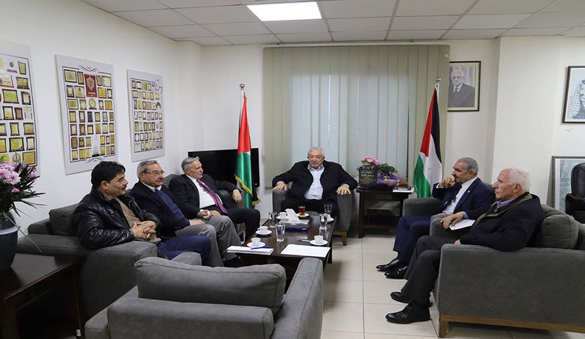 اشتية يواصل مشاوراته لتشكيل الحكومة