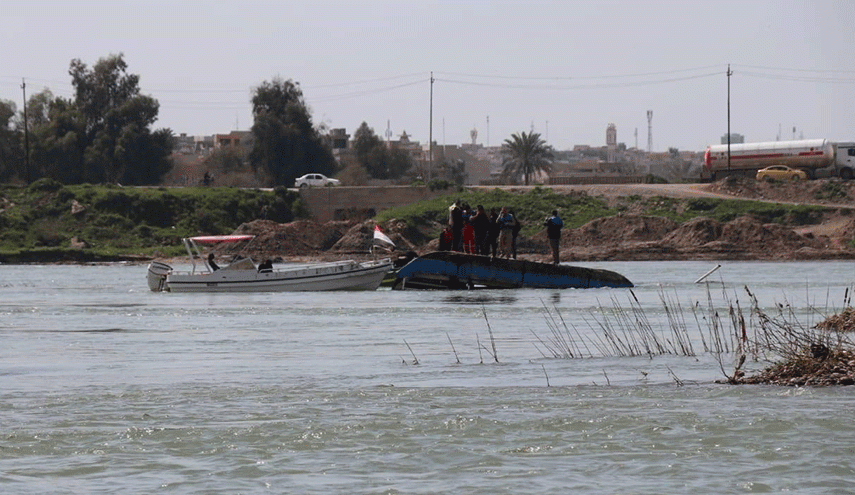 بالصور.. عملية رفع 'العبارة' من نهر دجلة في الموصل