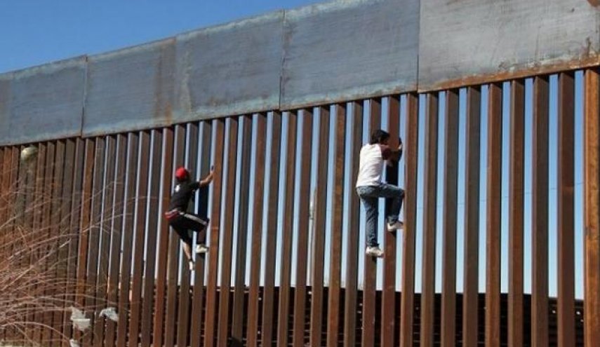 النواب الأميركي يطعن بقرار البنتاغون بشأن جدار المكسيك
