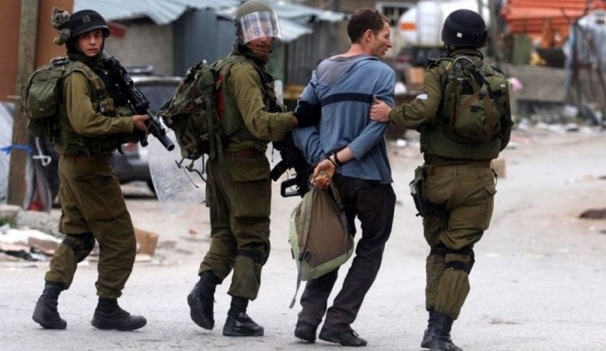 الاحتلال يعتقل 11 فلسطينيًا في الضفة الغربية