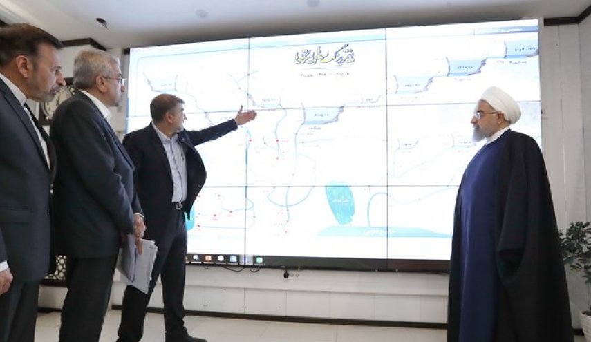 رئیس جمهور از مرکز مانیتورینگ سازمان آب و برق استان خوزستان بازدید کرد
