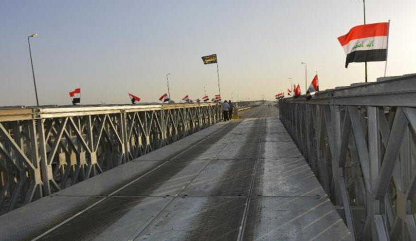 شاهد جسر الحرية العائم في الموصل ينقسم نصفين