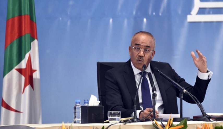 تغییرات گسترده در دولت الجزایر / 21 وزیر برکنار شدند