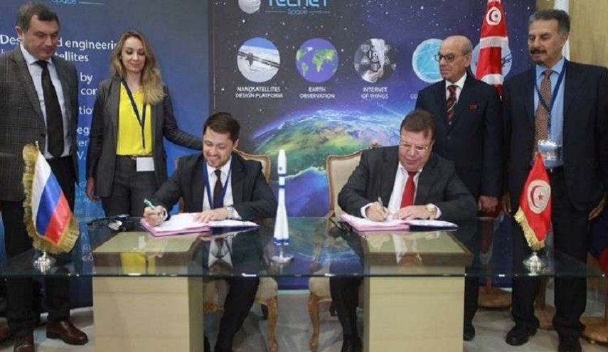روسيا وتونس توقعان عقدا لإطلاق أول قمر صناعي تونسي
