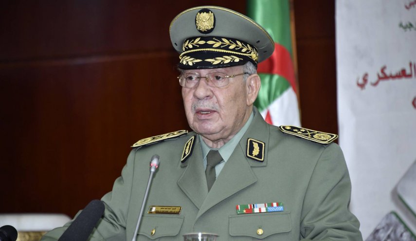 وزارة الدفاع الجزائرية تنفى إقالة رئيس الأركان قايد صالح