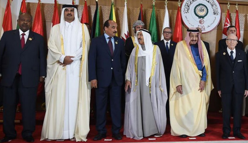 روایت تازه ای از علت خروج امیر قطر از اجلاس سران عرب
