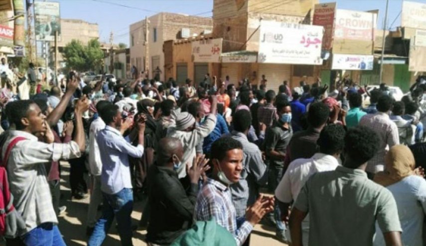 تظاهرات سودانی‌ها علیه البشیر در خارطوم
