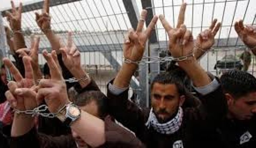 150 أسيرا فلسطيني يبدؤون إضرابهم بعد تعنت المحتلين