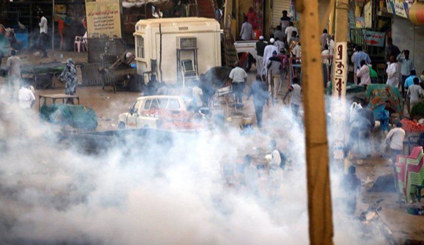 مقتل 7 اشخاص خلال محاولة فك اعتصام المتظاهرين في الخرطوم
