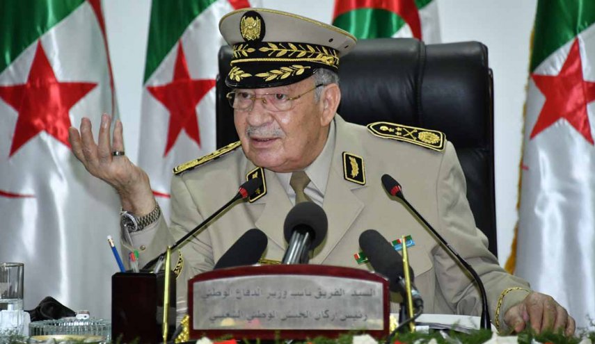  الجيش الجزائري: سندعم المرحلة الانتقالية، على الشعب الصبر
