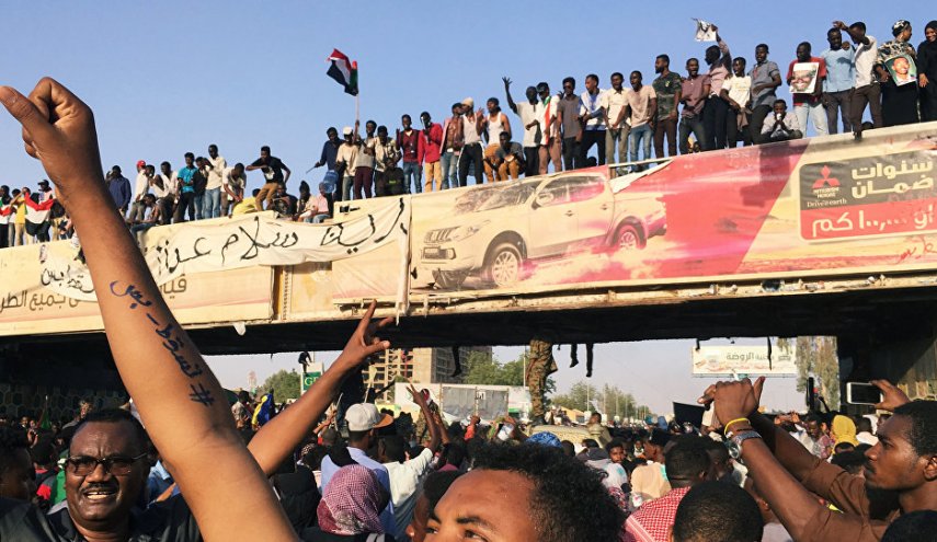 تلفزيون السودان يبث موسيقى عسكرية ويعلن بيانا هاما للجيش