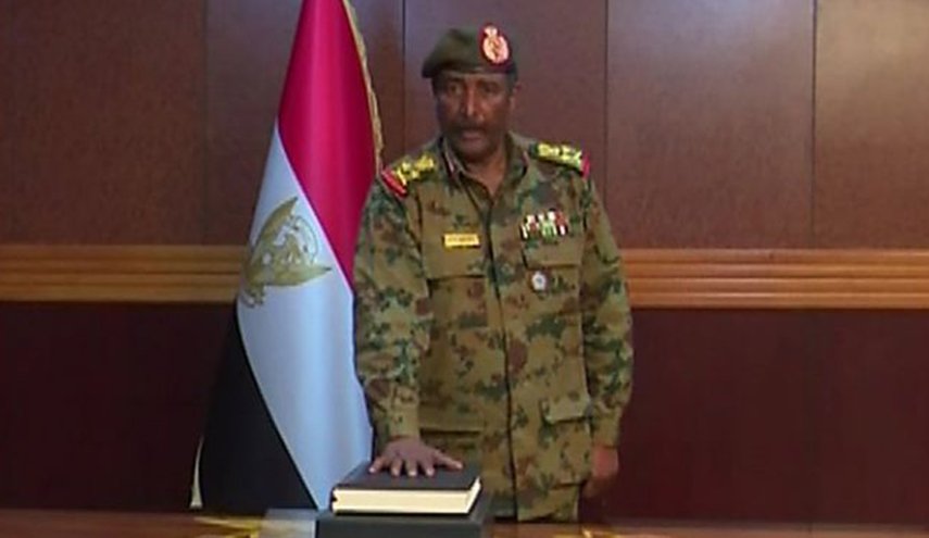 رئیس جدید شورای انتقالی سودان: دولت مدنی تا دو سال آینده تشکیل می‌شود/ لغو ممنوعیت آمد و شد