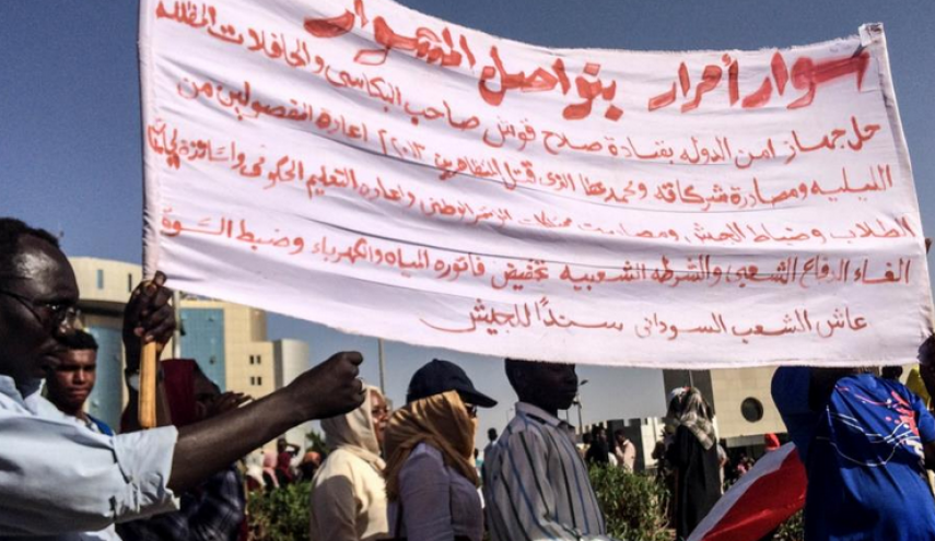 المعارضة السودانية ترفض إخلاء الساحة.. لماذا ؟