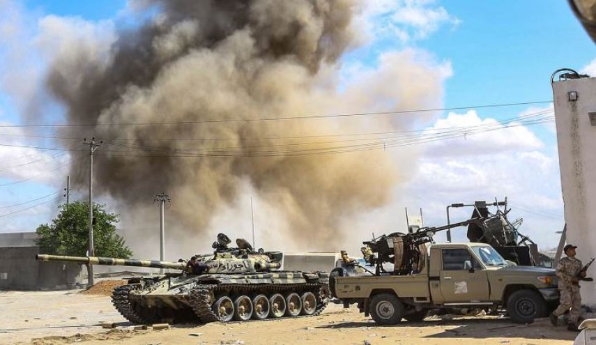 ليبيا: السعودية تمول هجوم حفتر وباريس تدعمه

