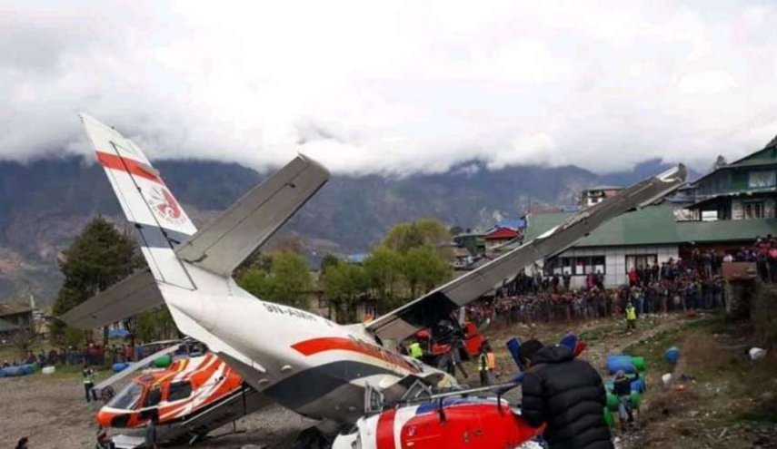 بالصور.. اصطدام طائرتين عند بوابة الوصول لقمة العالم