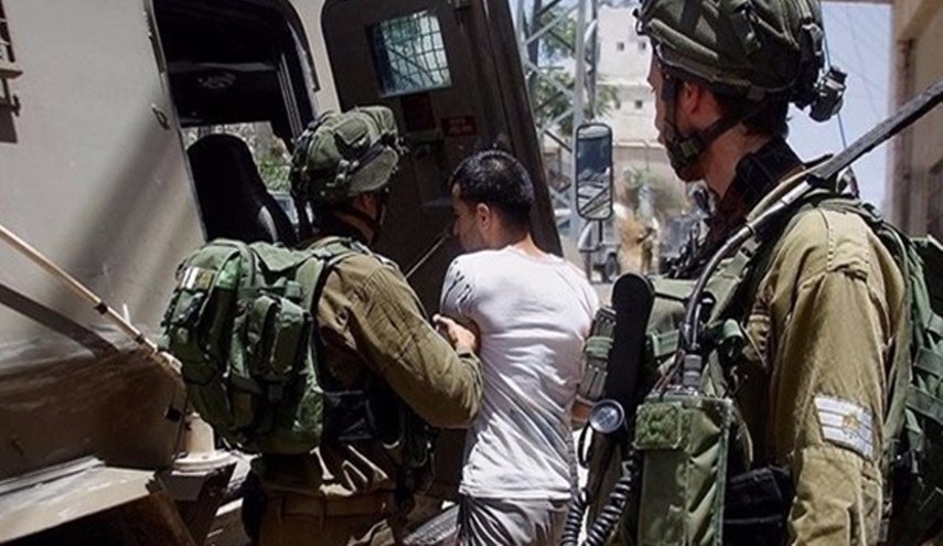 الاحتلال يعتقل 10 فلسطينيين بالضفة