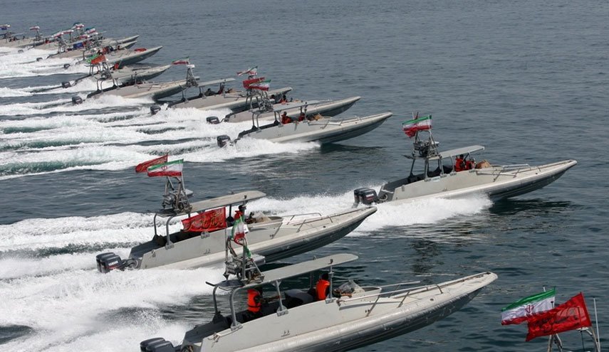 نیروی دریایی ارتش در آب های نیلگون خلیج فارس رژه برگزار می کند/ ورود نداجا به عرصه ساخت ناوشکن/ هدف آمریکا از لفاظی علیه سپاه