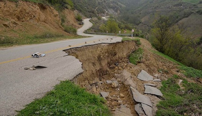 انهيار التربة في 100 قرية بمحافظة لرستان غرب ايران