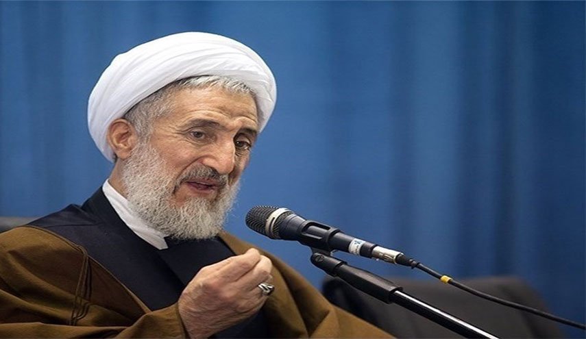 خطيب جمعة طهران: تقدمنا السريع في الصناعات الدفاعية من معجزات الثورة الاسلامية