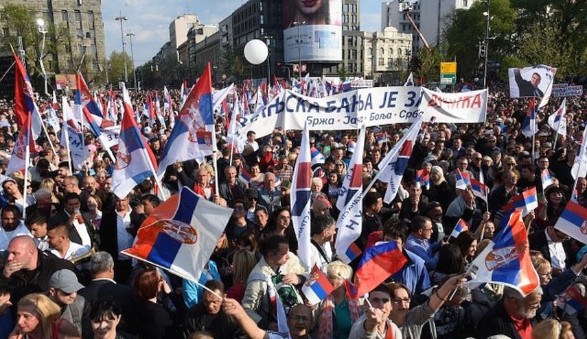 تجمع 120هزار نفری در حمایت از رئیس جمهوری صربستان
