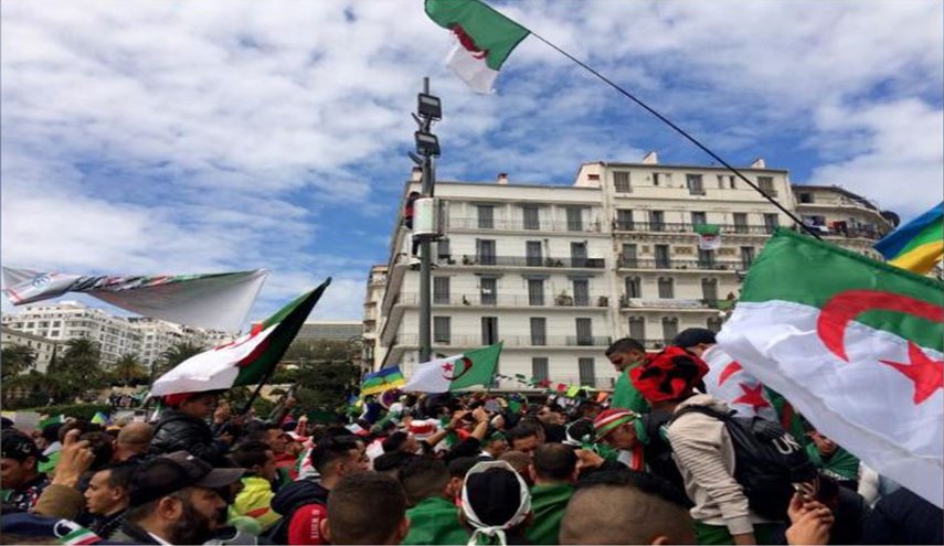 تظاهرات مردم الجزائر برای «دهمین جمعه» متوالی